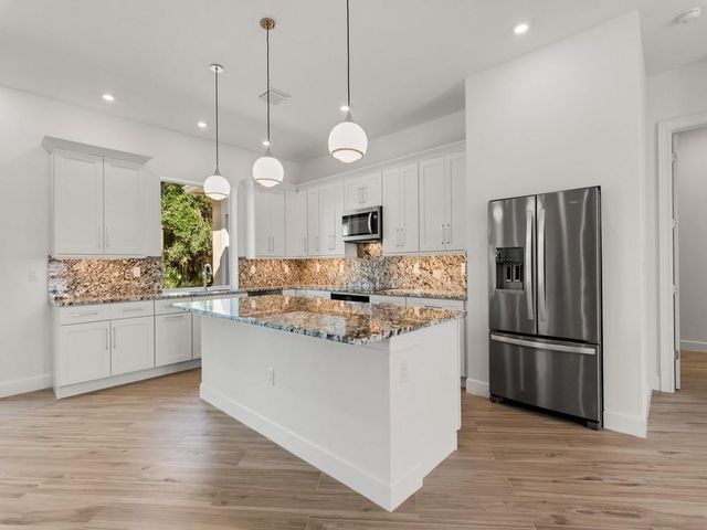 1090 Buckhead Dr, Vero Beach, FL 32968