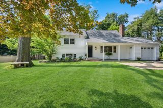 24 Sheffield Lane, Northport, NY 11768