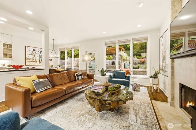 604 Bellevue Way SE, Bellevue, WA 98004