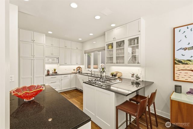 604 Bellevue Way SE, Bellevue, WA 98004