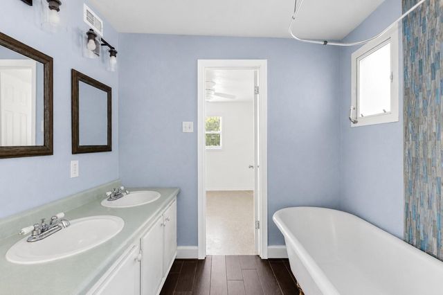4861 BELL MEADE DRIVE, Sarasota, FL 34232
