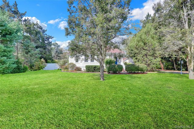 1606 Grundy Avenue, Holbrook, NY 11741