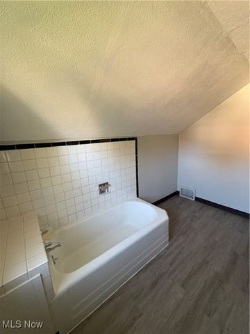 151 Myers Avenue, Akron, OH 44305