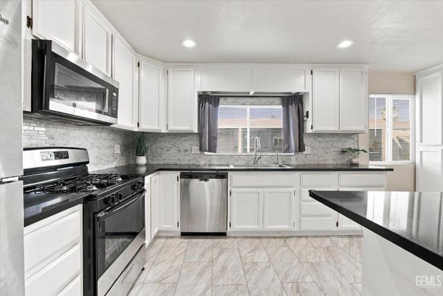63 Cinnamon Lane, Bakersfield, CA 93308