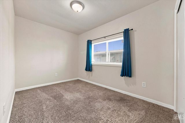 63 Cinnamon Lane, Bakersfield, CA 93308