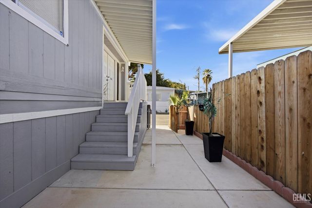 63 Cinnamon Lane, Bakersfield, CA 93308