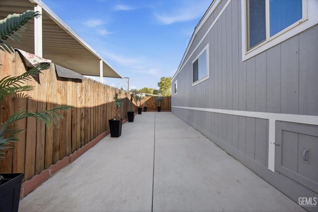 63 Cinnamon Lane, Bakersfield, CA 93308