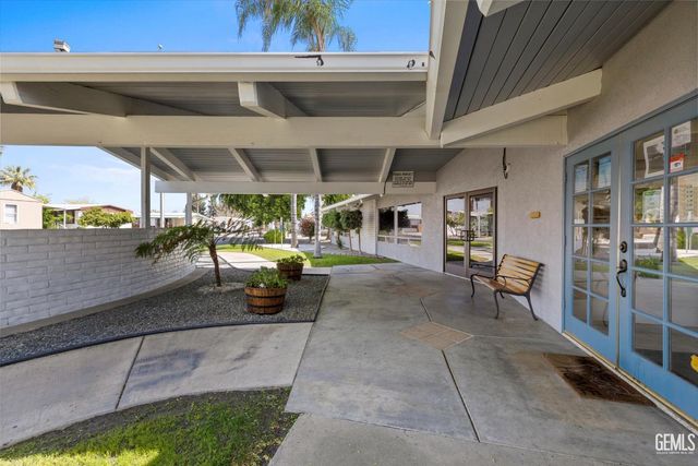 63 Cinnamon Lane, Bakersfield, CA 93308