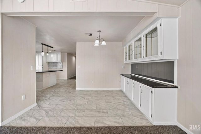 63 Cinnamon Lane, Bakersfield, CA 93308