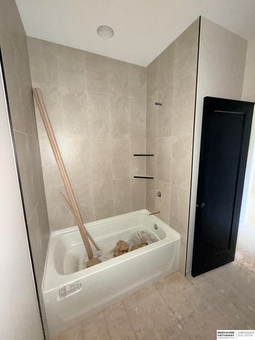 20702 Vernon Avenue, Elkhorn, NE 68022