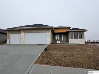 20702 Vernon Avenue, Elkhorn, NE 68022