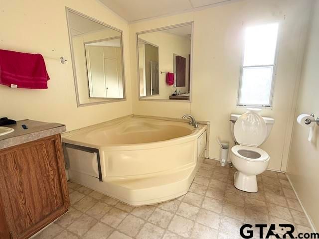 5744 E State Highway 21, Crockett, TX 75835