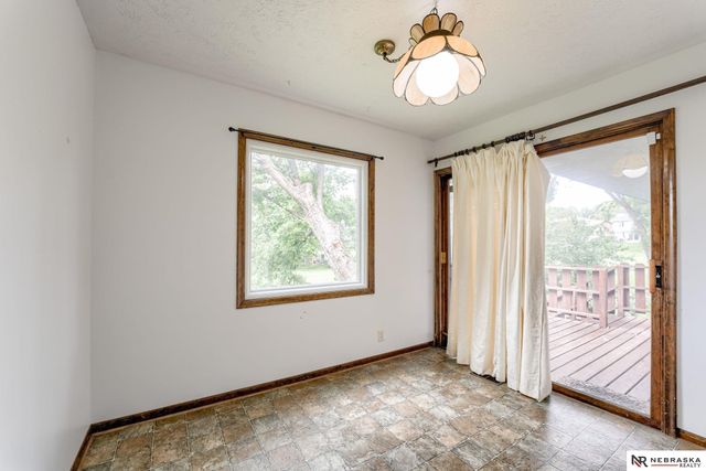 5618 N 116th Avenue Circle, Omaha, NE 68164