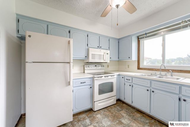 5618 N 116th Avenue Circle, Omaha, NE 68164