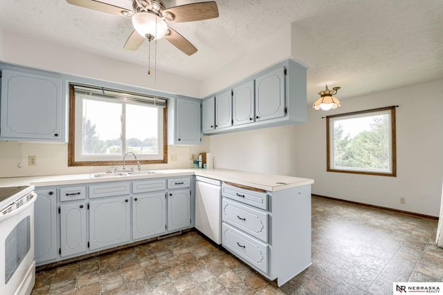 5618 N 116th Avenue Circle, Omaha, NE 68164