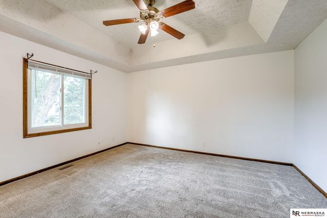 5618 N 116th Avenue Circle, Omaha, NE 68164