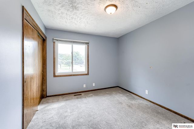 5618 N 116th Avenue Circle, Omaha, NE 68164