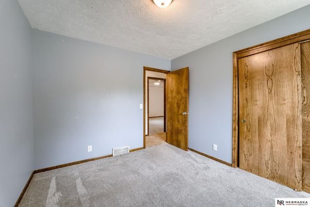 5618 N 116th Avenue Circle, Omaha, NE 68164