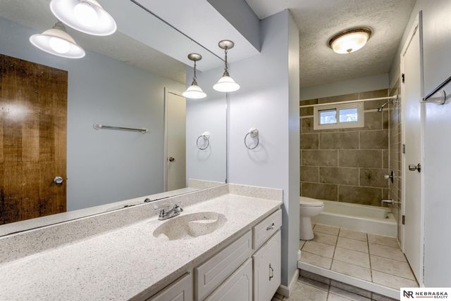 5618 N 116th Avenue Circle, Omaha, NE 68164