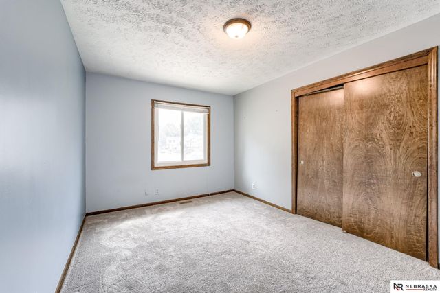 5618 N 116th Avenue Circle, Omaha, NE 68164