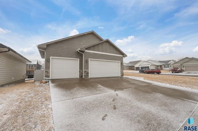 6749 W Viola Ct Court, Sioux Falls, SD 57107
