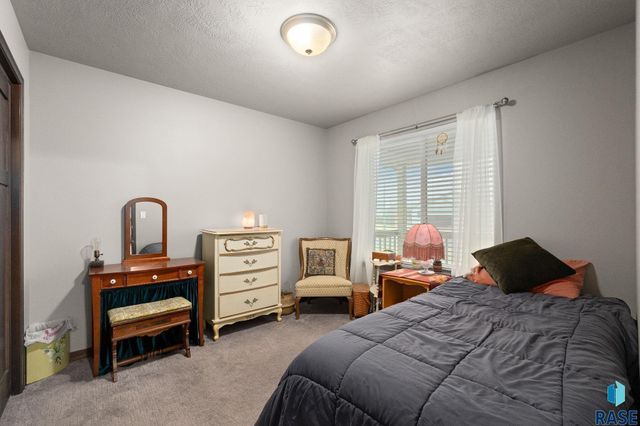 6749 W Viola Ct Court, Sioux Falls, SD 57107