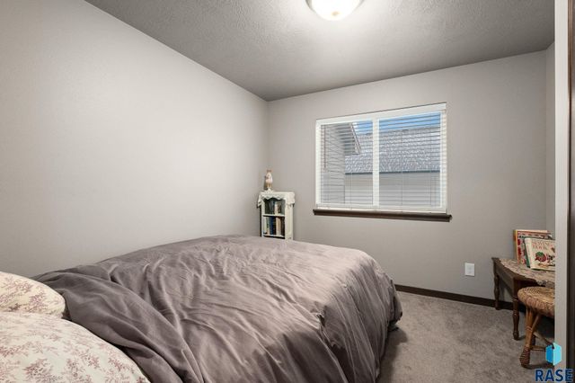 6749 W Viola Ct Court, Sioux Falls, SD 57107