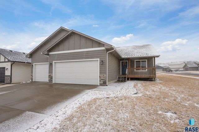 6749 W Viola Ct Court, Sioux Falls, SD 57107