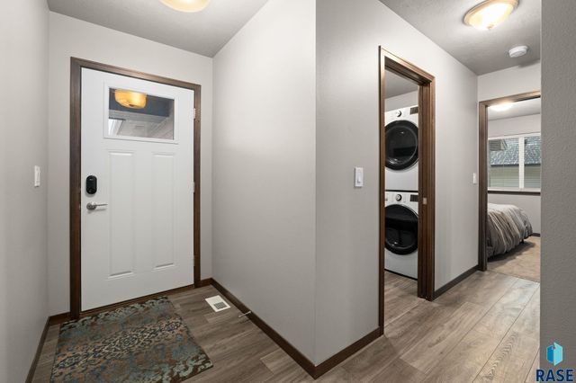 6749 W Viola Ct Court, Sioux Falls, SD 57107