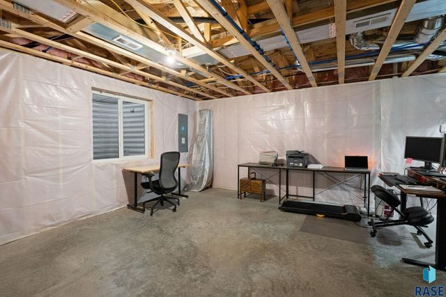 6749 W Viola Ct Court, Sioux Falls, SD 57107