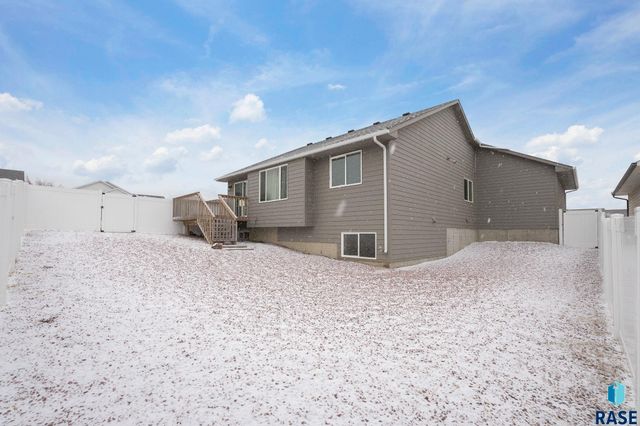 6749 W Viola Ct Court, Sioux Falls, SD 57107