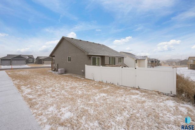 6749 W Viola Ct Court, Sioux Falls, SD 57107