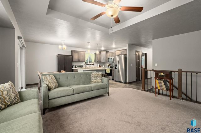 6749 W Viola Ct Court, Sioux Falls, SD 57107