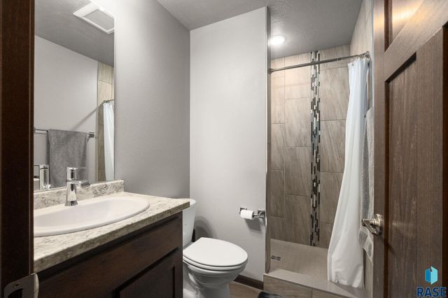 6749 W Viola Ct Court, Sioux Falls, SD 57107