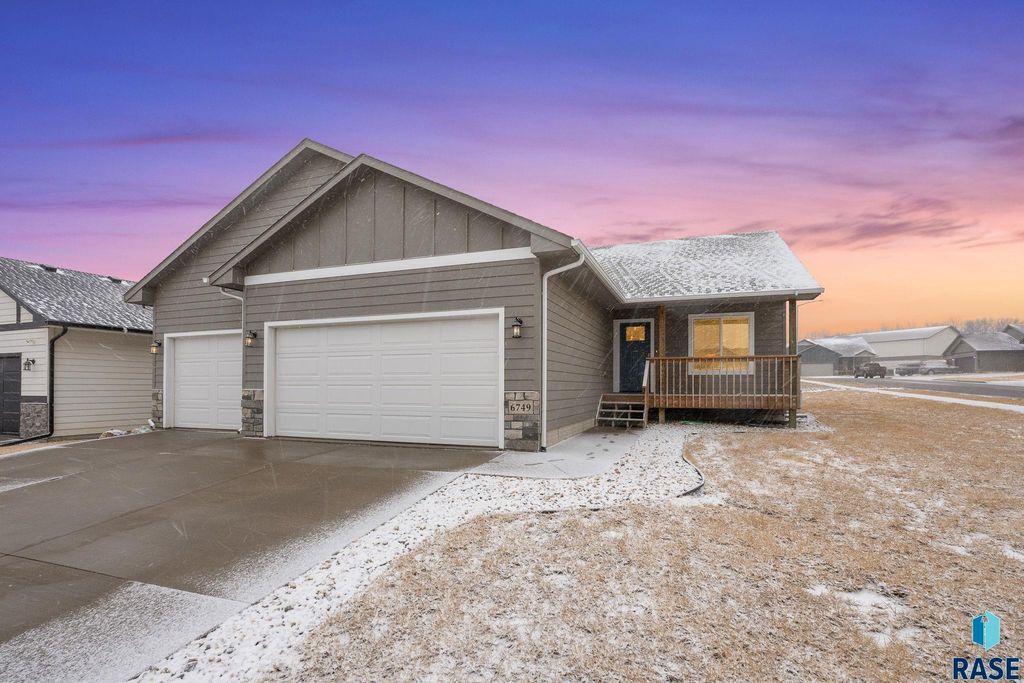 6749 W Viola Ct Court, Sioux Falls, SD 57107