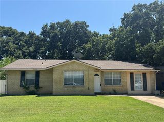 11216 Erich Drive, Balch Springs, TX 75180