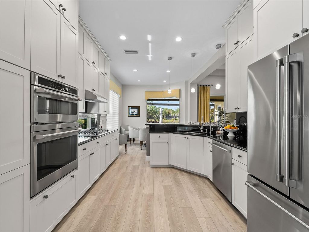 Image 16 of property listing at 8316 ABINGDON COURT, Bradenton, FL 34201