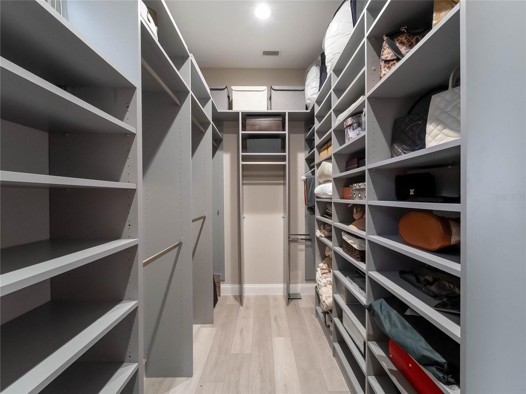 Image 23 of property listing at 8316 ABINGDON COURT, Bradenton, FL 34201