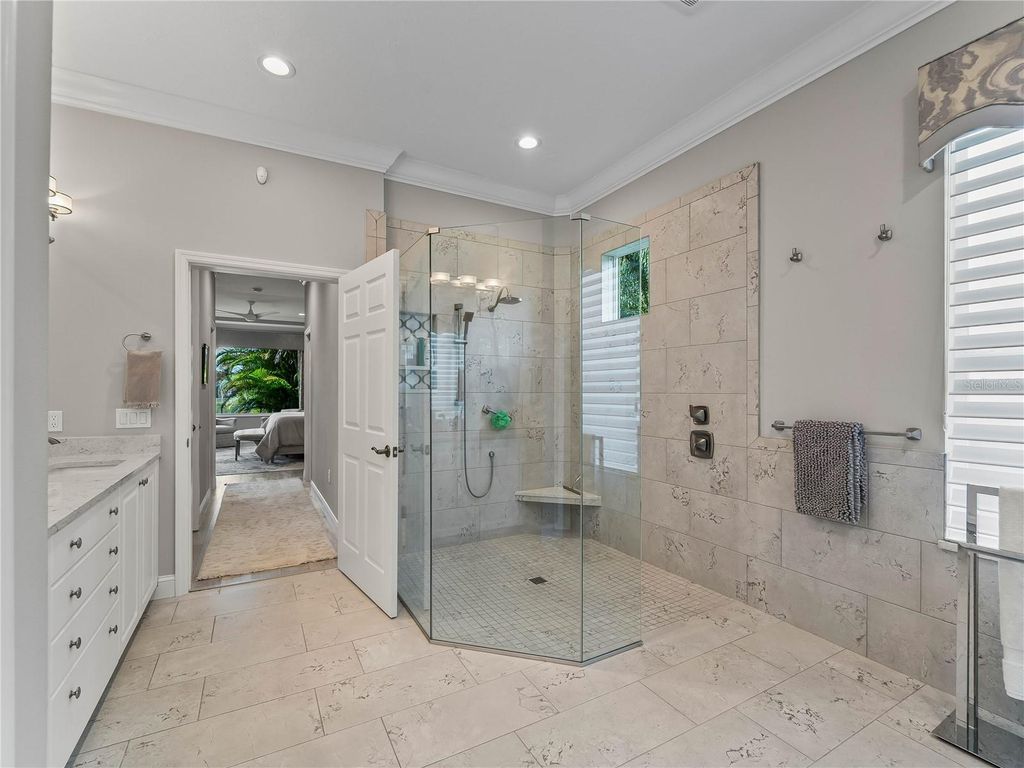 Image 26 of property listing at 8316 ABINGDON COURT, Bradenton, FL 34201