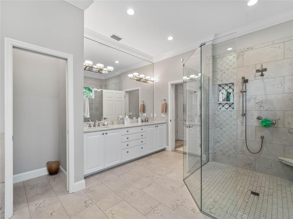 Image 28 of property listing at 8316 ABINGDON COURT, Bradenton, FL 34201