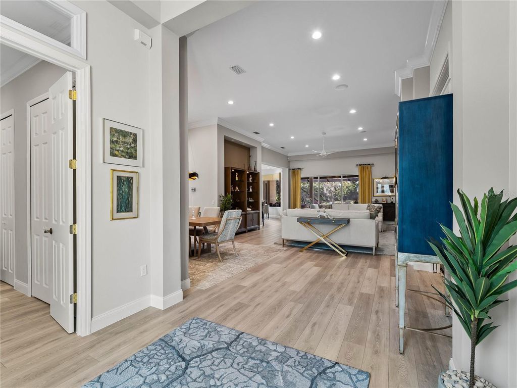 Image 6 of property listing at 8316 ABINGDON COURT, Bradenton, FL 34201