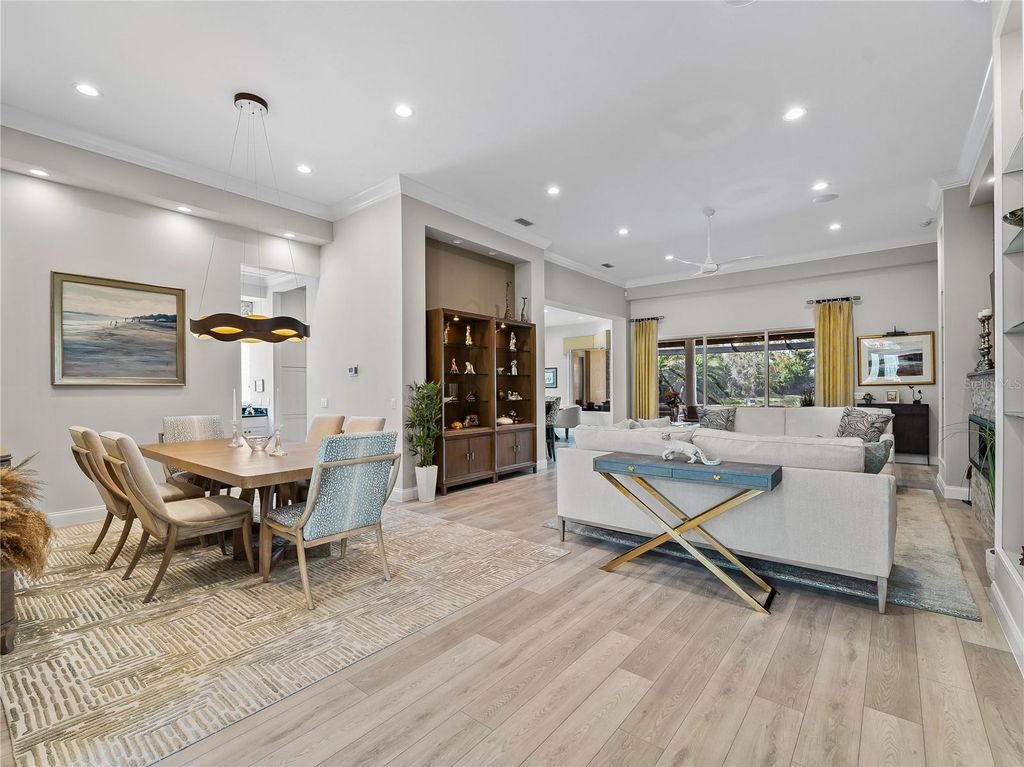 Image 7 of property listing at 8316 ABINGDON COURT, Bradenton, FL 34201