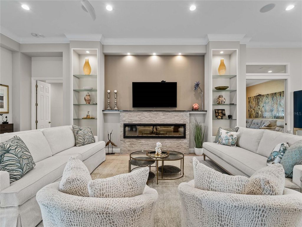 Image 10 of property listing at 8316 ABINGDON COURT, Bradenton, FL 34201