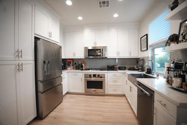 2137 Solara Lane, Vista, CA 92081