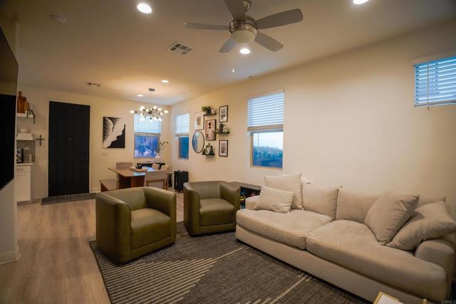 2137 Solara Lane, Vista, CA 92081