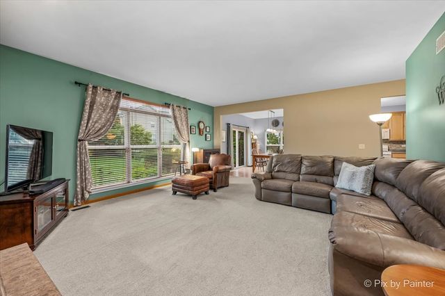 1173 Sandalwood Lane, Crystal Lake, IL 60014