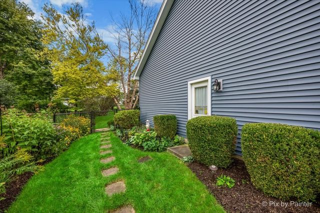 1173 Sandalwood Lane, Crystal Lake, IL 60014