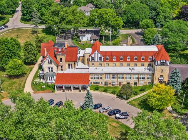 1173 Sandalwood Lane, Crystal Lake, IL 60014