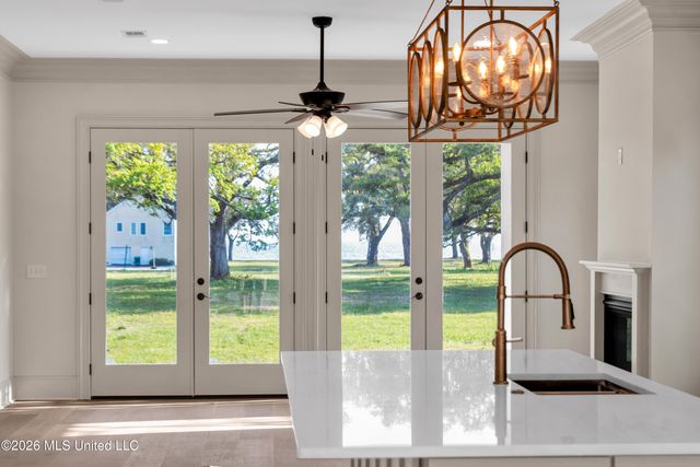 425 2nd Street, Gulfport, MS 39507