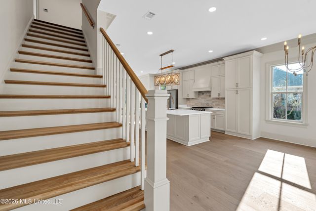 425 2nd Street, Gulfport, MS 39507